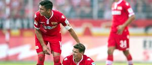 Wo bleibt Hilfe? Der 1. FC Union um Kapitän Damir Kreilach (l.) und der verletzt ausgewechselte Maximilian Thiel ließen gegen Leipzig mal wieder zwei Punkte liegen.