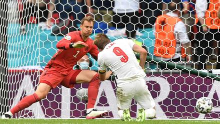 Die Entscheidung. Harry Kane bezwingt Manuel Neuer, England besiegt Deutschland 2:0.