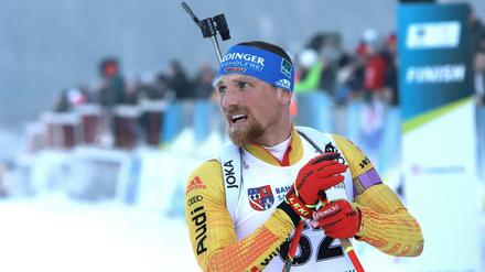 Spiegel, Spiegel, Schulterblick: Erik Lesser will bei seinem ersten Weltcup-Auftritt in diesem Jahr wieder in die Spur kommen.