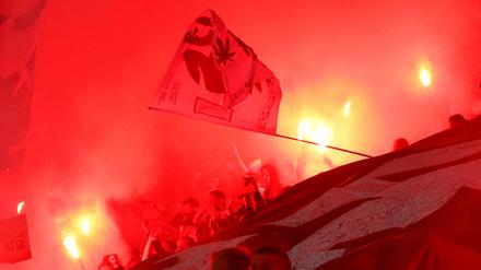Das Stadion brannte: Due Ultras von Eintracht Frankfurt beeindruckten am Mittwoch durch ihre Choreographie - und durch Pyrotechnik.