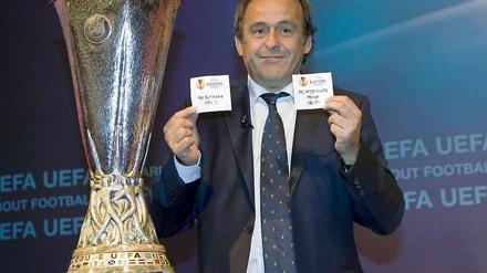 Ab auf den Dachboden mit der alten Karaffe. Uefa-Chef Michel Platini will den Uefa-Cup einmotten.