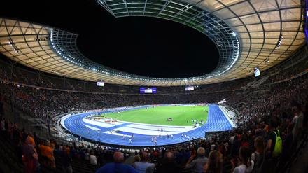 Der Ausklang: Das Olympiastadion während des letzten Wettbewerbs, der Sprintstaffel der Männer. 