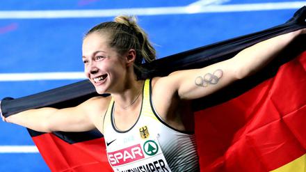 Silbermedaillengewinnerin Gina Lückenkemper: Nicht nur mit ihren Beinen schnell ist, sondern auch mit ihrem Mundwerk. aus Deutschland jubelt über Silber.