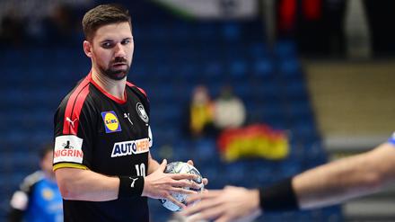 Fabian Wiede ist im Training der Handball-Nationalmannschaft um