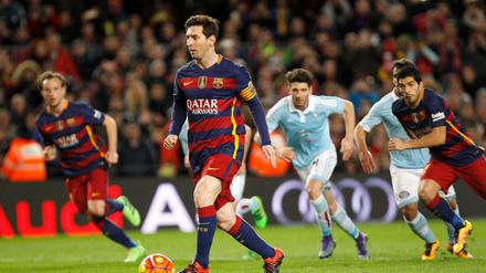 Lionel Messi beim Elfmeter. 