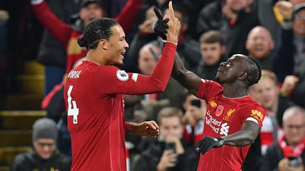 Doppelt hält besser: Virgil van Dijk (links) und Sadio Mané jubeln nach Liverpools drittem Treffer gegen Manchester City.