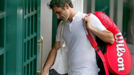 Roger Federer verlässt den Court.