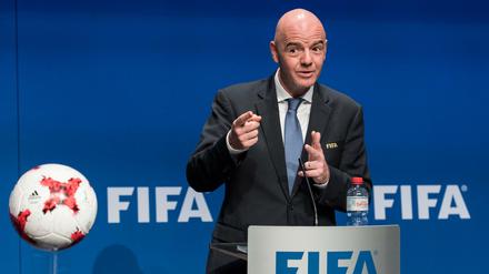 Auch der damalige Uefa-Generalsekretär und heutige Fifa-Präsident Gianni Infantino steht unter Druck. 