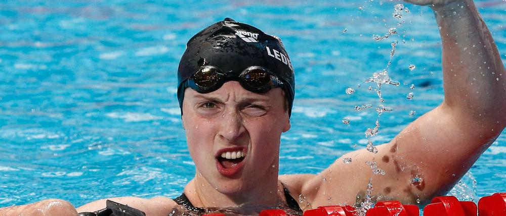 epa04871846 Katie Ledecky of USA reacts after winning in a new world record time the Women's 1500m Freestyle final for the FINA Swimming World Championships at Kazan arena in Kazan, Russia, 04 August 2015. EPA/VALDRIN XHEMAJ +++(c) dpa - Bildfunk+++