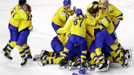 Wir mal wieder. Die schwedischen Spieler können ihr Glück kaum fassen.