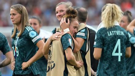 Weckten mehr Emotionen als die Männer: Die deutschen Spielerinnen nach dem verlorenen EM-Finale im Sommer. 