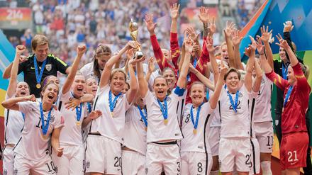 Jubel bei den US-Girls. Durch ein 5:2 gegen Japan sind die USA zum dritten Mal Weltmeister.