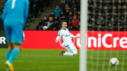 Yevhen Konoplyanka von Schalke bejubelt das 1:0.