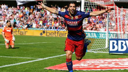 Luis Suarez feiert seinen zweiten Treffer.