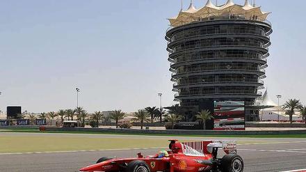 Formel-1-Fahrer Felipe Massa beim Freien Training vom Grand Prix Bahrain 2010. Ob dort auch in diesem Jahr gefahren wird, ist noch nicht entschieden.