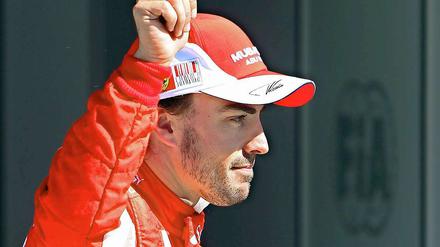 Daumen hoch! Ferrari-Pilot Fernando Alonso startet in Monza von der Pole Position.
