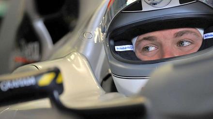 Hand am Getriebe: Mercedes-Rennfahrer Nico Rosberg muss wegen einer unerlaubten Mechanikeingriffs fünf Plätze weiter hinten starten.