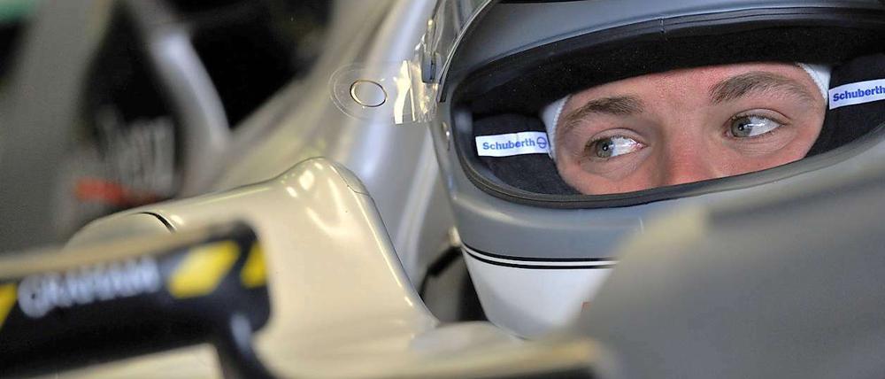 Hand am Getriebe: Mercedes-Rennfahrer Nico Rosberg muss wegen einer unerlaubten Mechanikeingriffs fünf Plätze weiter hinten starten.