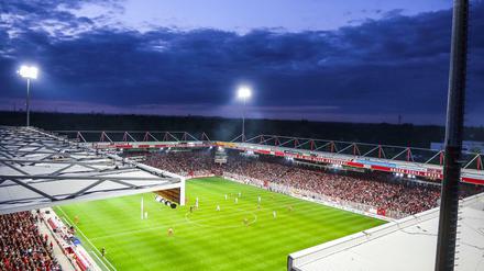 Kult in Köpenick. Die Alte Försterei ist gegen Greuther Fürth in dieser Saison zum wiederholten Male ausverkauft.
