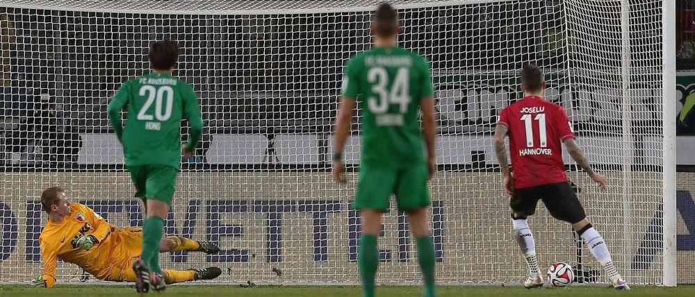 Joselu zu seinem Elfmeter gegen den FC Ausgburg: "Ich schieße, Tor, Lars sagt Danke." 