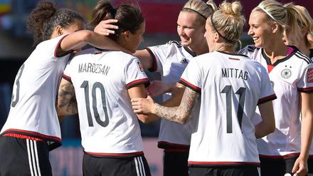 Noch ein Grund zum Jubeln. Deutschlands Fußballerinnen haben die Qualifikation für Olympia bereits geschafft.