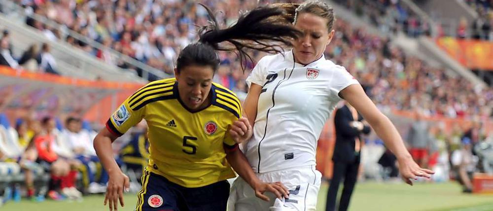 Schwerer Kampf: Die Kolumbianerinnen hatten es nicht leicht im Spiel gegen die USA. Am Ende unterlagen sie 3:0.
