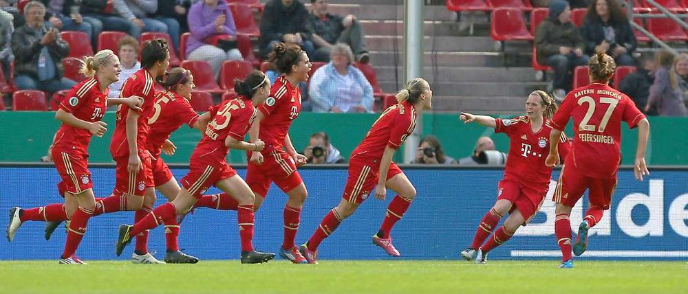 Jubel in Rot. Die Bayern-Frauen sind erstmals DFB-Pokalsieger.