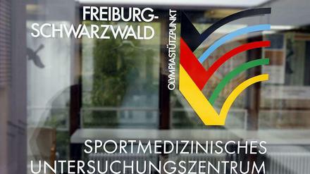Laut einer Studie der Untersuchungskommission zur Aufarbeitung der Doping-Vergangenheit an der Universität Freiburg lässt sich Anabolika-Doping „in systematischer Weise“ anhand neuer Aktenbestände „erstmals auch für den Profifußball in Deutschland sicher beweisen".