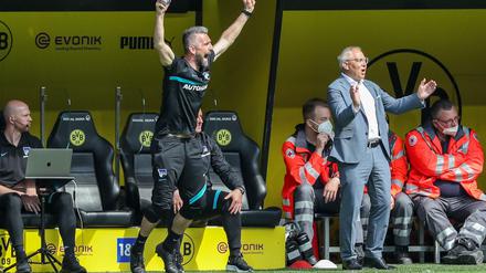 Immer positiv bleiben. Trainer Felix Magath (rechts) verbreitet vor der Relegation Optimismus.