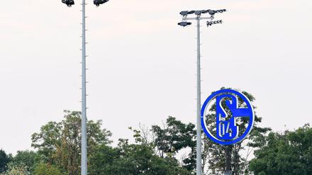 Spieler des FC Schalke 04 sind nach der Rückkehr laut Polizei mit „massiven Aggressionen“ konfrontiert gewesen.