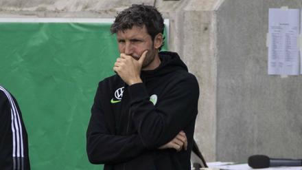 VfL-Trainer Mark van Bommel wechselte bei seinem Pflichtspieldebüt während der regulären Spielzeit dreimal, dazu kamen drei Wechsel in der Verlängerung.