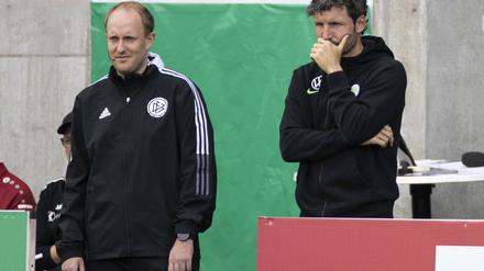 Nach seiner Pflichtspielpremiere droht Trainer Mark van Bommel eine Niederlage am grünen Tisch.