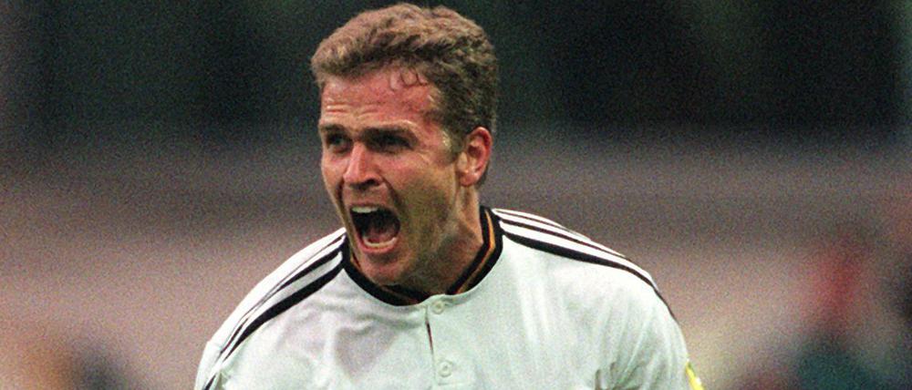 Stürmer Oliver Bierhoff drehte jubelnd ab. Er erzielte am 30.06.1996 im Londoner Wembleystadion gegen Tschechien den 1:1-Ausgleich.