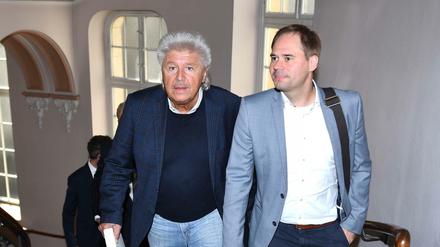 Der neu eingesetzte Vorstandsvorsitzende Günter Brombosch und der neu eingesetzte Vorstand Steffen Friede im Gericht.
