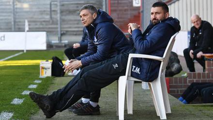 "Uns wird ein Knüppel zwischen die Beine geworfen" - Altglienickes Co-Trainer Torsten Mattuschka (rechts neben Chef-Trainer Karsten Heine) kritisiert die Entscheidung des NOFV.