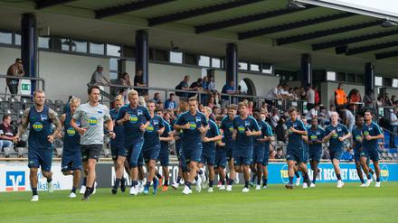 Frisch in die Saison: Die Spieler von hertha BSC, hier beim offiziellen Trainingsauftakt von Hertha BSC zur Saison 2018/2019 im Stadion auf dem Wurfplatz.