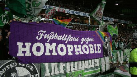 Im Jahr 2021 gibt es keinen offen homosexuellen Fußballer in der deutschen Profiligen der Männer. 