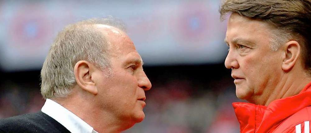 Keine Freunde fürs Leben. Louis van Gaal (r.) findet, dass Uli Hoeneß beim FC Bayern zu großen Einfluss hat.