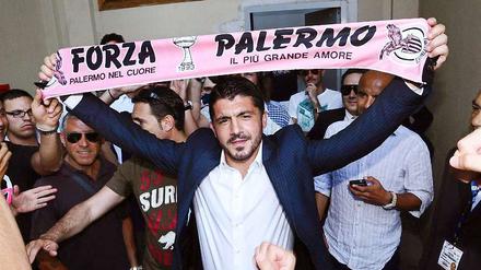 Ein Weltmeister für Palermo. Gennaro Gattuso bei seiner Ankunft auf Sizilien. 