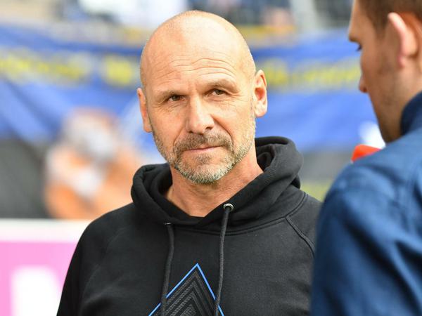 Bernhard Trares, 54, hat in Darmstadt, bei Werder Bremen und dem Karlsruher SC mit Bruno Labbadia zusammengespielt. Von April 2015 bis September 2016 war er dessen Co-Trainer beim Hamburger SV. Trares trainiert aktuell den Drittligisten Waldhof Mannheim.