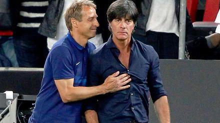Des einen Freud... US-Coach Jürgen Klinsmann (links) und Bundestrainer Joachim Löw.