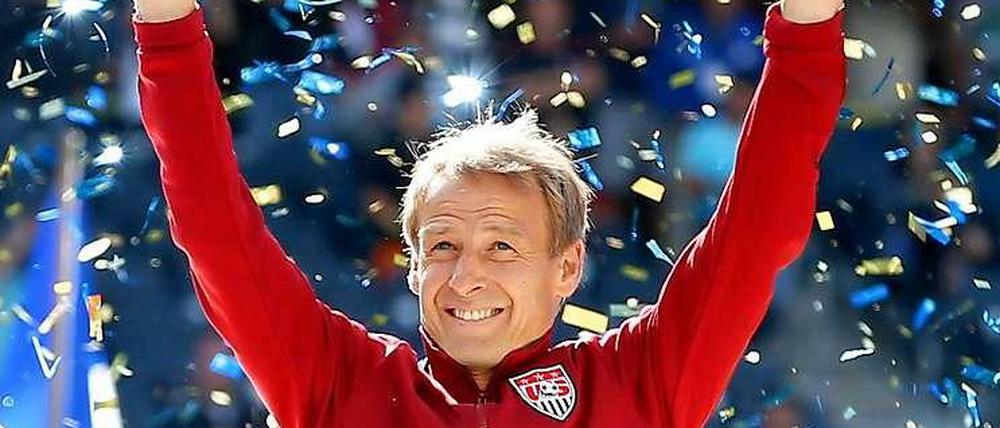 Konfetti-Cup: Jürgen Klinsmann nach dem Sieg im Cold Cup mit dem US-Team.