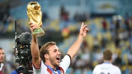 Da ist das Ding! Mario Götze schoss Deutschland als Joker zum vierten WM-Titel.