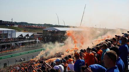 Ein Traum in Orange. Die holländischen Formel-1-Fans feierten in Zandvoort den Sieg ihres Landsmanns Max Verstappen.