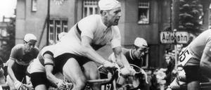 Ein Idol mit verklärtem Geschichtsbild. Gustav-Adolf, genannt "Täve" Schur bei der Radweltmeisterschaft der Straßenamateure 1960 auf dem Sachsenring.