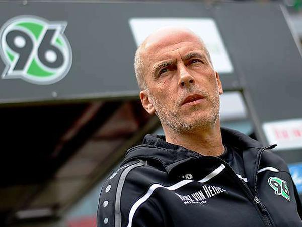 Die Situation von Hannover 96: Tabellenplatz: 16, Punkte: 31, Tordifferenz: -18, Restprogramm: 16.5.: FC Augsburg (A), 23.5.: SC Freiburg (H).