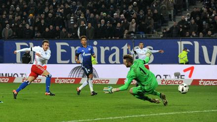 Nicolai Mueller erzielt das 1:0 für den HSV.