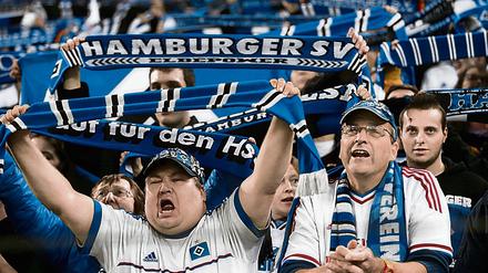 Hoffen und Bangen: HSV-Fans Fußball