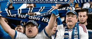 Hoffen und Bangen: HSV-Fans Fußball