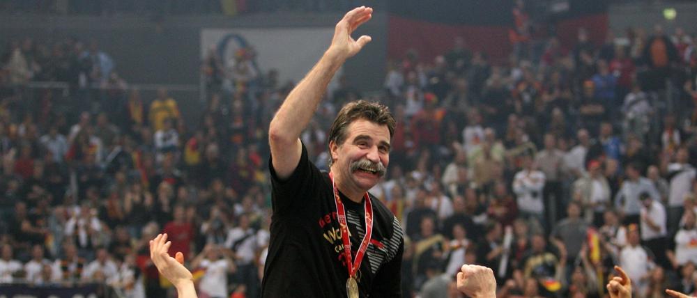 Heiner Brand wurde als Spieler (1978) und Trainer (2007) Weltmeister mit Deutschland.